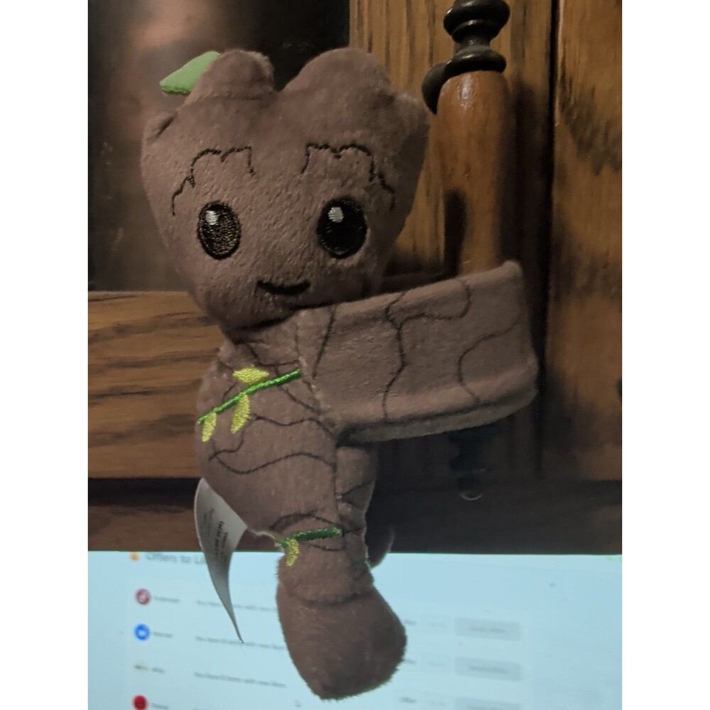 Marvel Groot Cutie Cuff Plush Slap Bracelet Guardians of the Galaxy Mini Plush